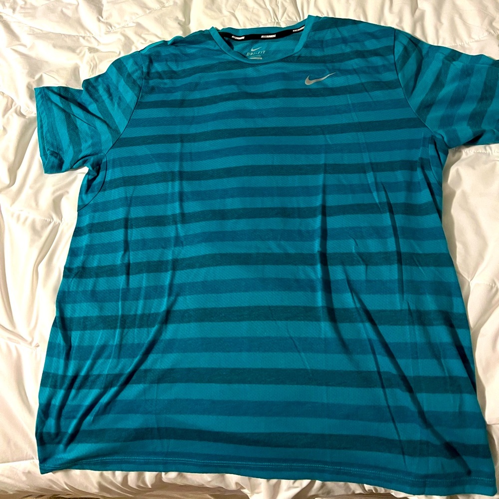 Nike running t shirt mens xl. Dri fit linen